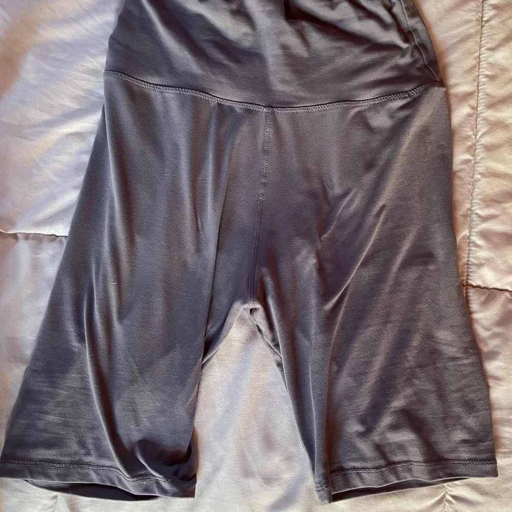 High-Waisted Seamless Gym Shorts - Picture 4 of 5